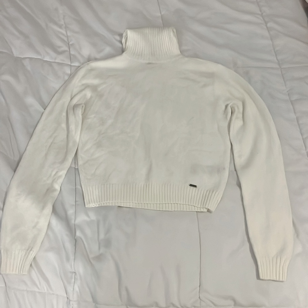 holister white knit sweater(unworn)